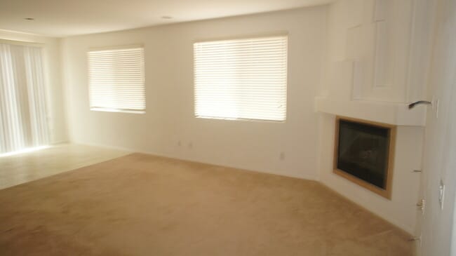 Building Photo - BEAUTIFUL 4 BEDROOM HOME IN GUARD GATED CO...