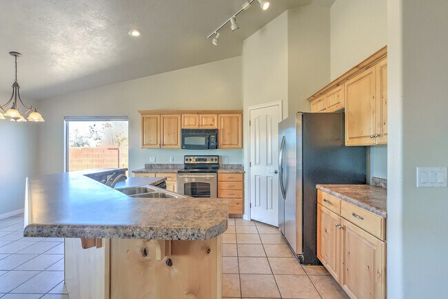 Building Photo - 1630 E 2450 S