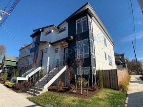 Building Photo - 3890 SE 26th Ave