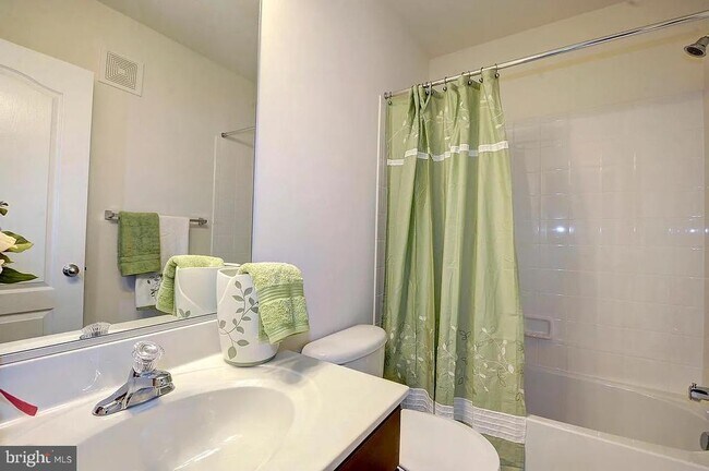 Foto del edificio - 42541 Highgate Terrace