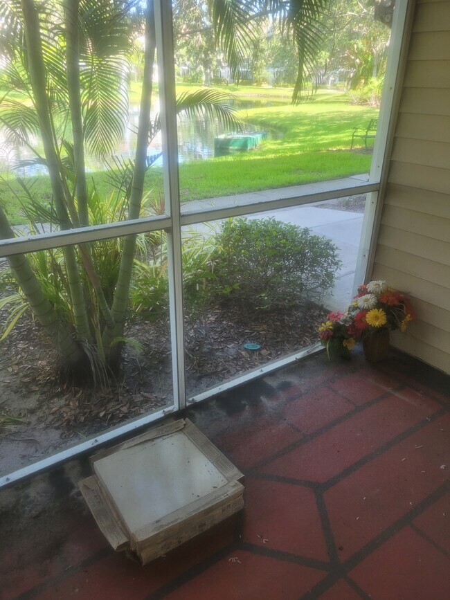 Lanai - 850 S Tamiami Trl