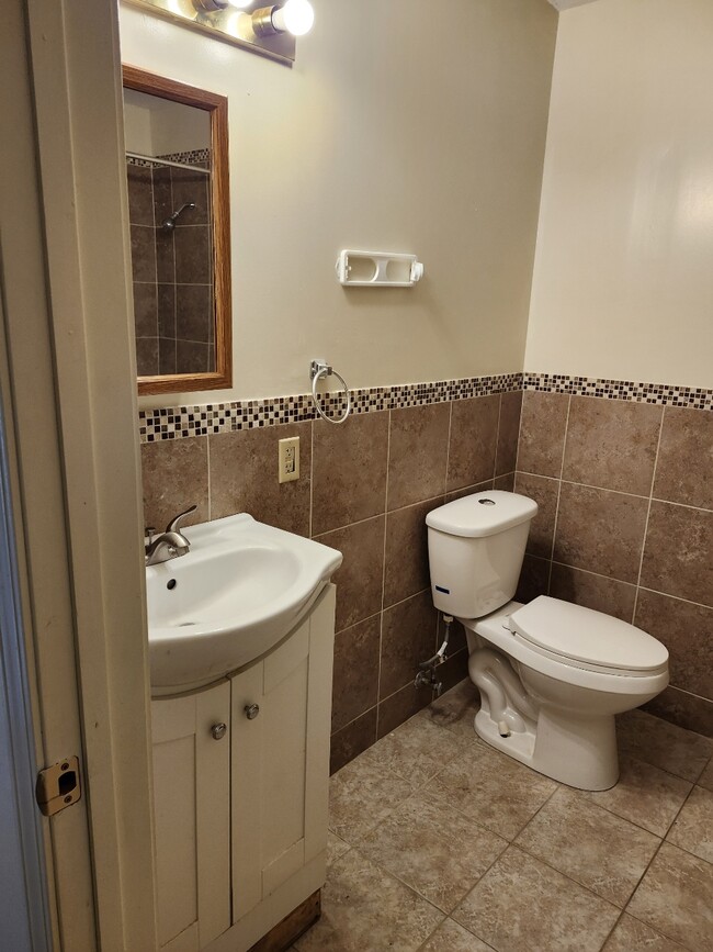 Bathroom - 4127 Boulevard Pl