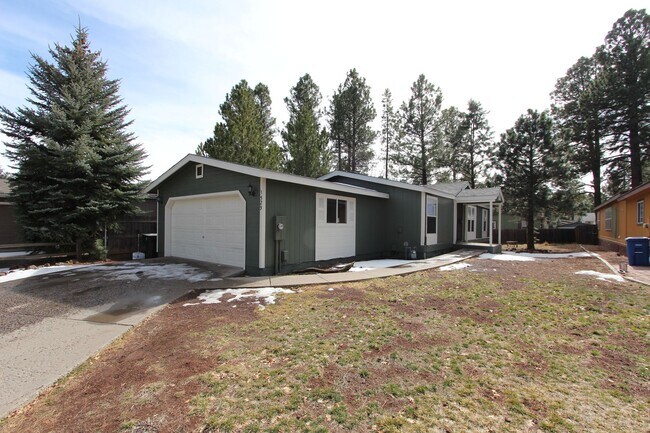 Foto del edificio - 3-Bedroom Home with Open Yard