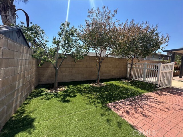 Foto del edificio - 16453 Freesia Ct