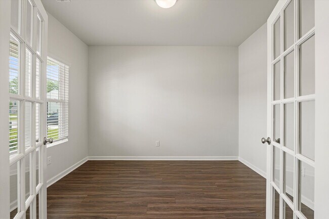 Foto del edificio - 4 Bedroom, 2.5 baths, with a 2 car garage located in Shell Point Farm.