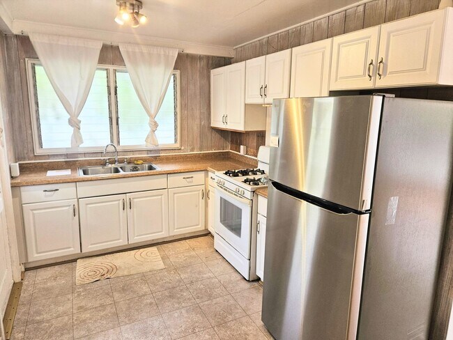 Foto del edificio - Lower Nuuanu 3 Bedroom 1.5 Bathroom Quiet cul-de-sac Single Family Home with 2 Parking Spaces