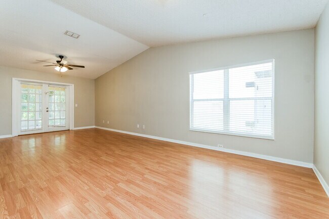 Foto del edificio - 8642 Wellington Loop
