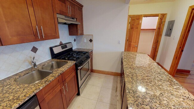 Foto del edificio - 135-23 82nd Ave