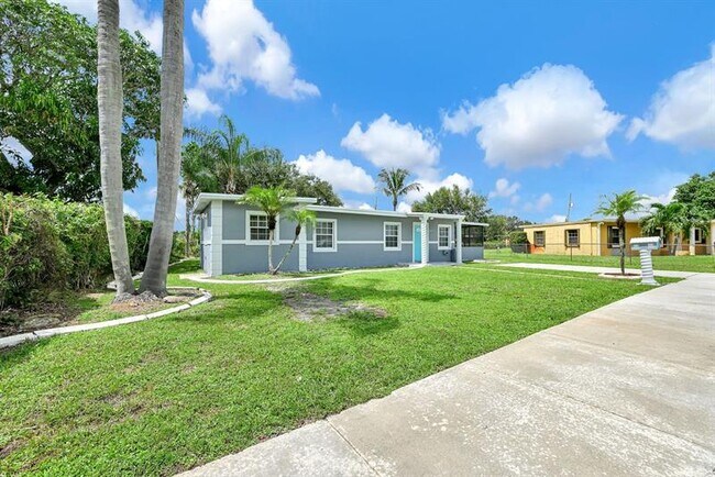 Foto del edificio - 15710 NW 19th Ave