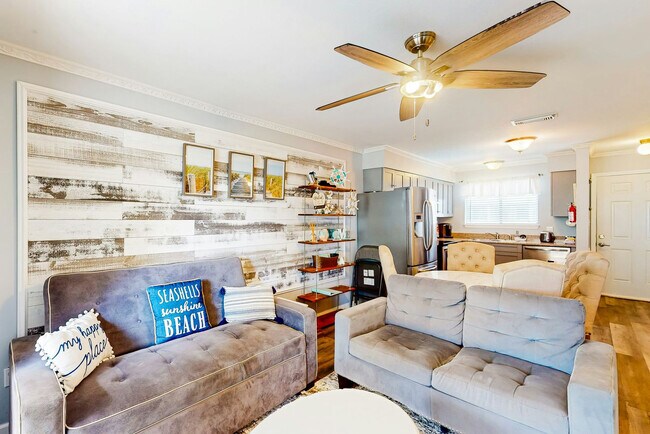 Foto del edificio - 924 W Beach Blvd