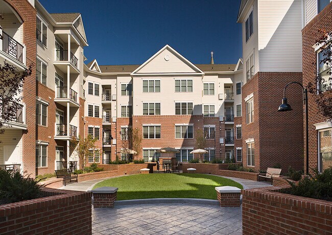 Building Photo - 350 W Elm St