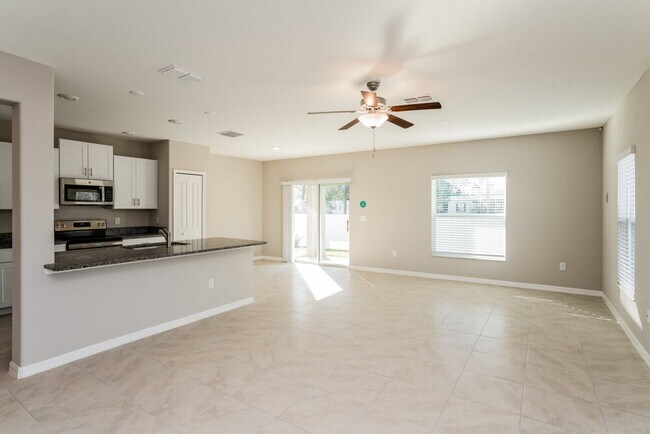 Foto del edificio - 7211 Spring Snowflake Ave