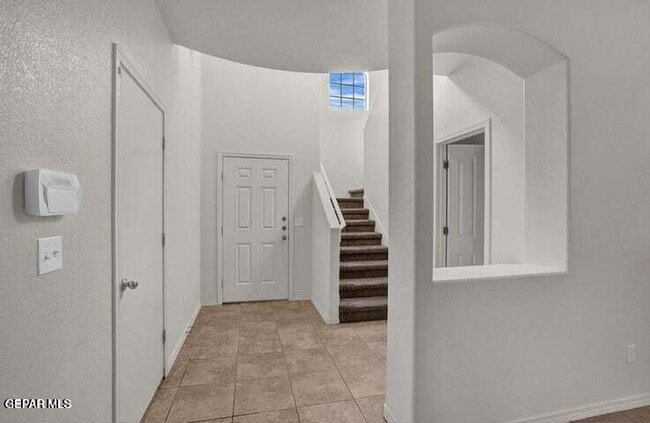 Building Photo - 14517 Jesus Almeida