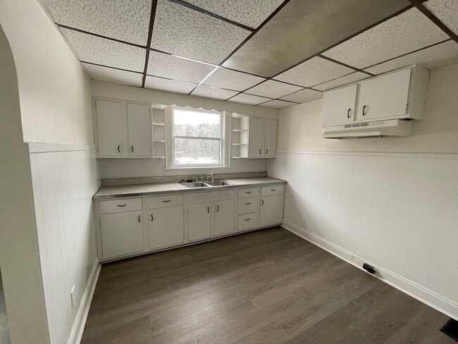 Building Photo - 16 Edgwood St