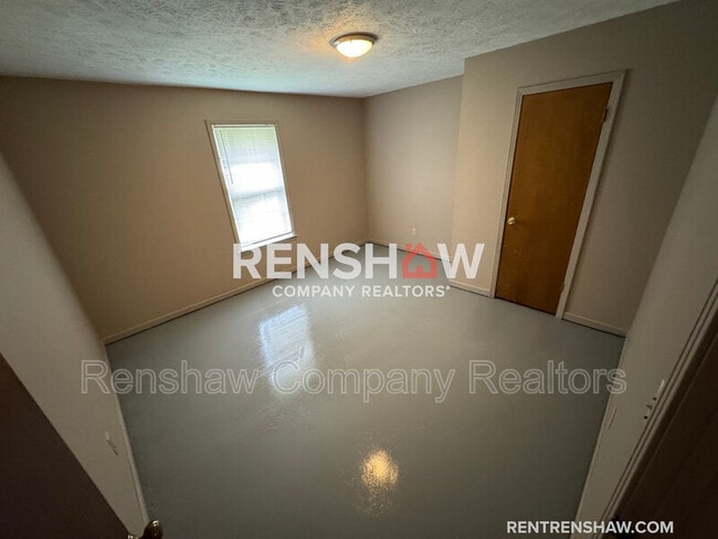 Building Photo - 315-319 Bond Ave
