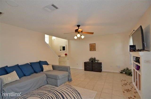 Building Photo - 3 br, 2.5 bath House - 1306 Somerset Dr UNIT