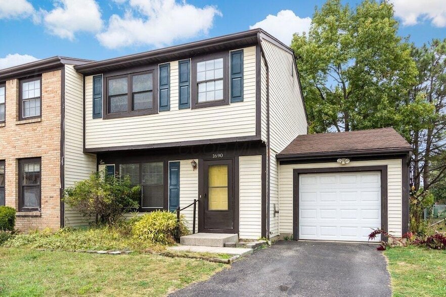 Foto principal - 1690 Watertower Dr