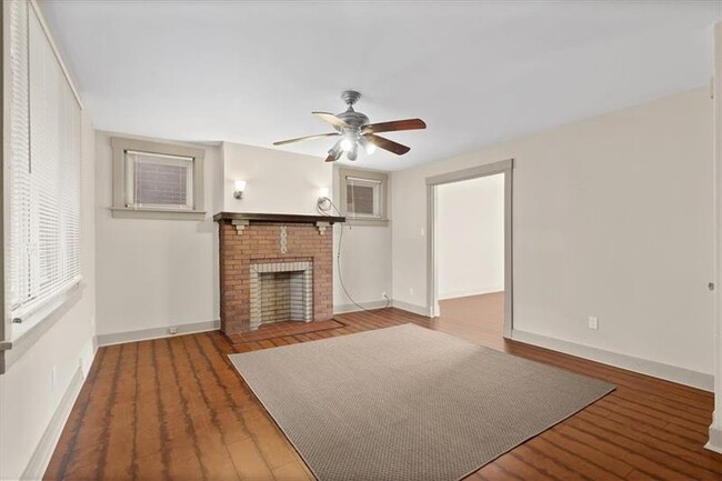 Building Photo - 832 Lilac St