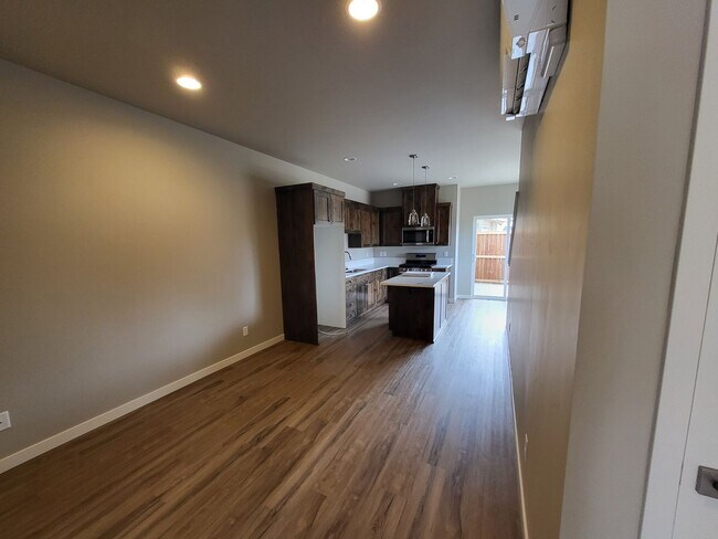 Foto del edificio - 61570 SE Lucia St