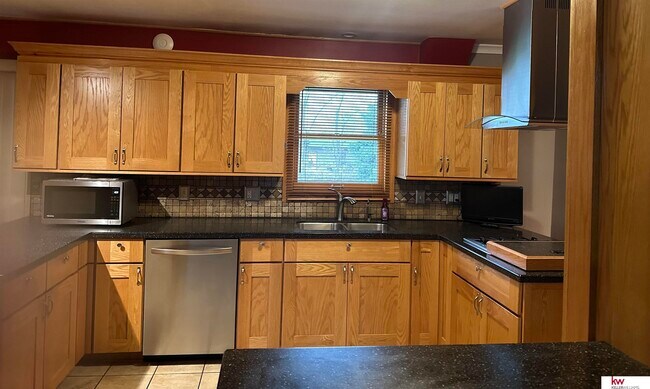 Foto del edificio - 5010 Castelar St