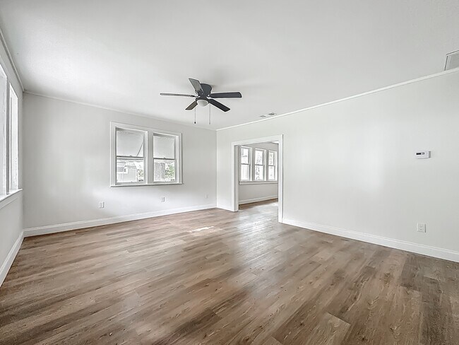 Foto del edificio - 3358 Broadway Ave