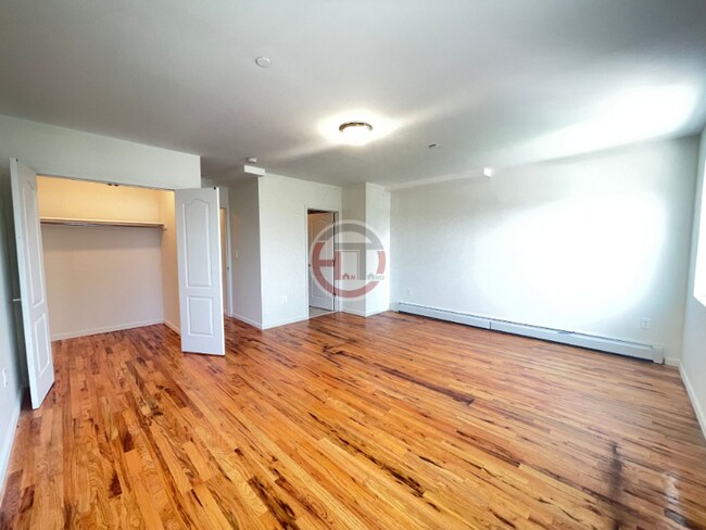 Building Photo - 1111 Adee Ave