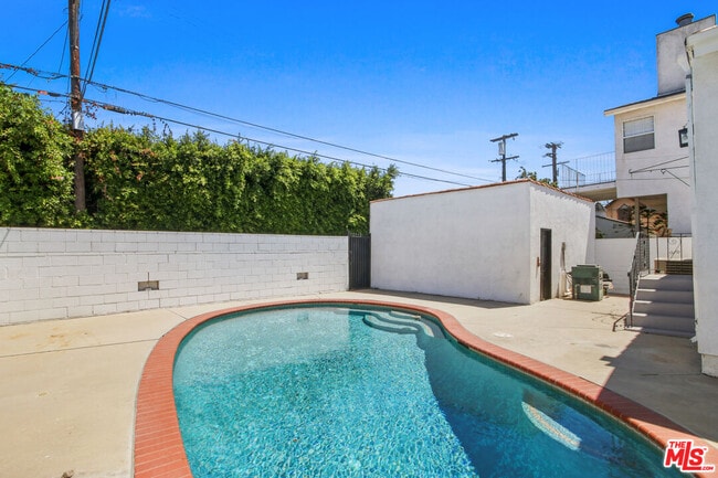 Building Photo - 352 S Wetherly Dr