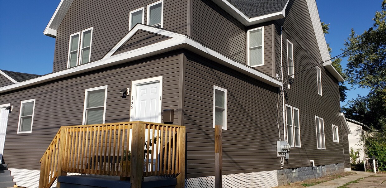 Primary Photo - 356 W 4th St
