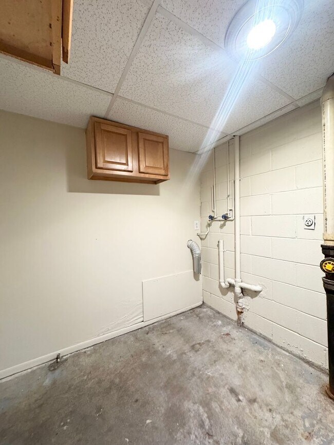 Foto del edificio - Spacious Two Bedroom Home! Available Now!