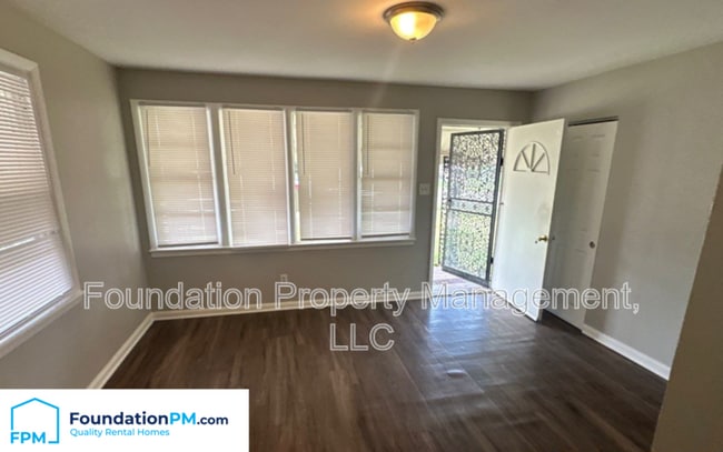 Building Photo - 672 Carpenter St