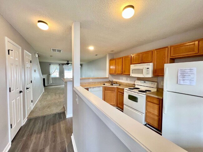 Foto del edificio - STEELECREEK TOWNHOUSE!