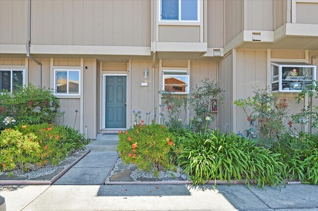 Unit Entry - 201 Flynn Ave