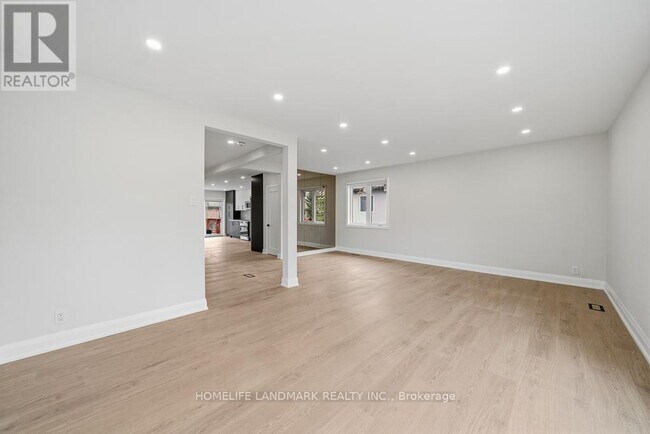 Building Photo - 135 Waterloo Ave