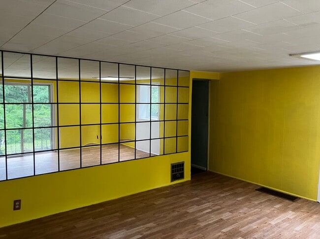 Foto del edificio - 335 Taylor Brook Rd