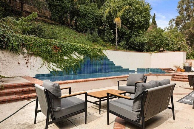Foto del edificio - 4007 Alta Mesa Dr