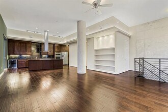 Building Photo - 214 Barton Springs Rd