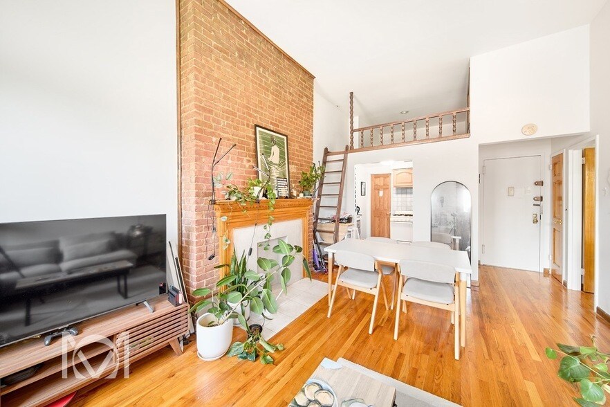 Primary Photo - 324 W 76th Street Unit 4 A