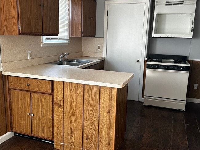 Building Photo - 3 Bedroom home in Centerline