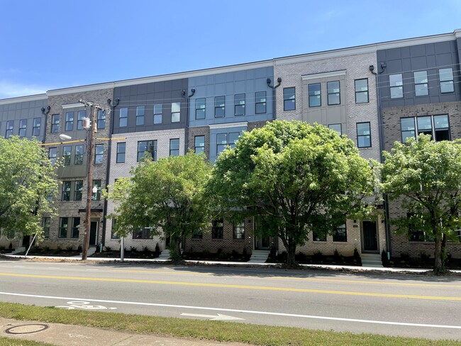 Building Photo - 1117 N Lombardy St