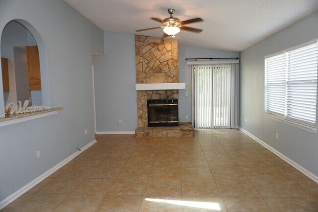 Building Photo - 3 Bedroom 2 Bathroom Home In Atlantic Beach