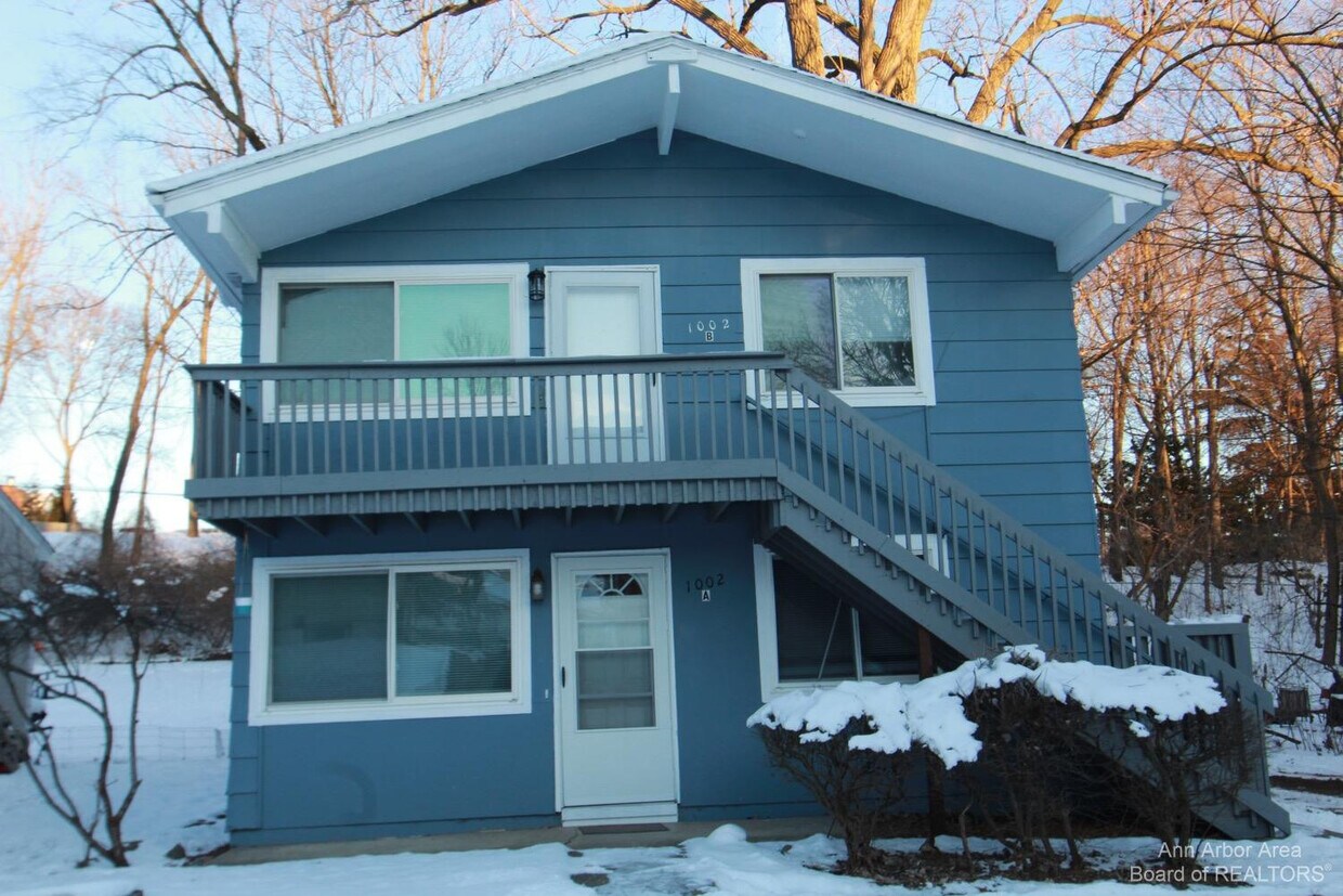Primary Photo - 1002 Fountain St