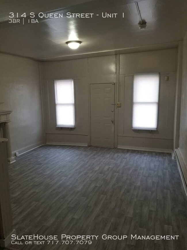 Building Photo - Great First Floor 3 Bedroom Apartment