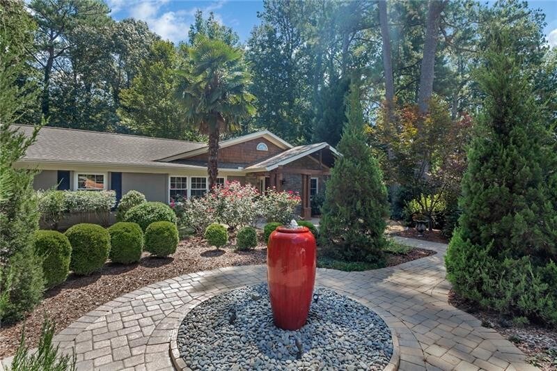 Primary Photo - 1249 Lenox Cir NE