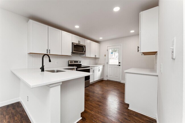 Foto del edificio - 6801 Fieldvale Pl