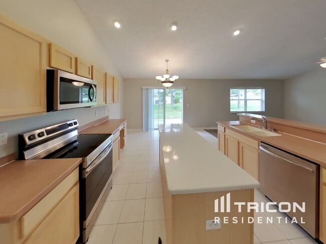 Foto del edificio - 4151 Candler Ave