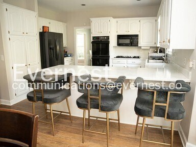 Foto del edificio - 4580 Village Dr