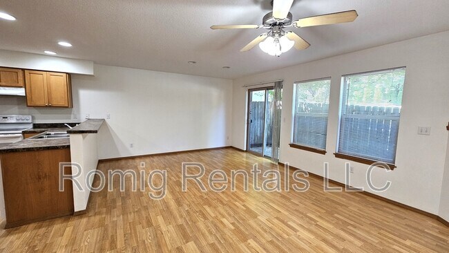 Foto del edificio - 8102 NE 36th Ct