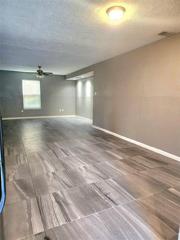 Foto del edificio - 1347 Greenoak Dr