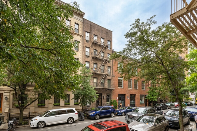 Building Photo - 221 W 21st St