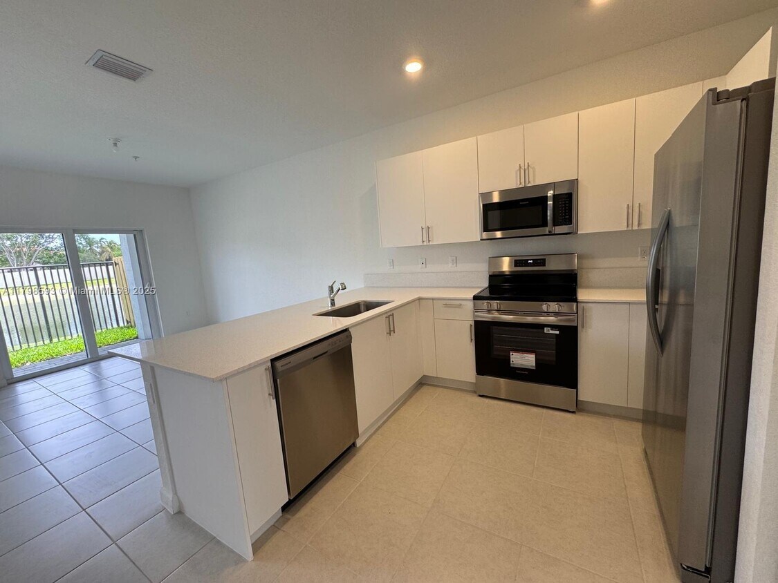 Foto del edificio - 18410 SW 2nd St